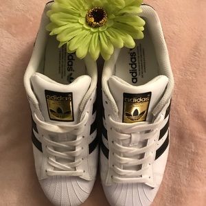 Adidas Superatar running shoe